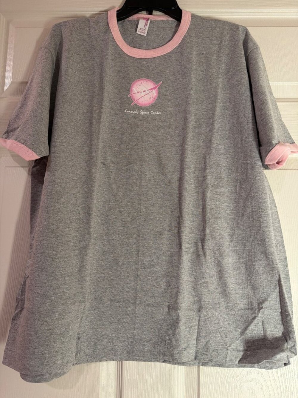 NASA Kennedy Space Center Gray & Pink Ringer T-Shirt X-Large Prairie Mountain 10